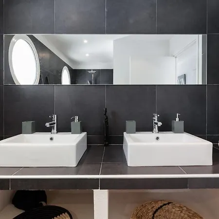 Luxe Avec Grande Piscine Proche Des Plages